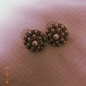 White and gold earrings